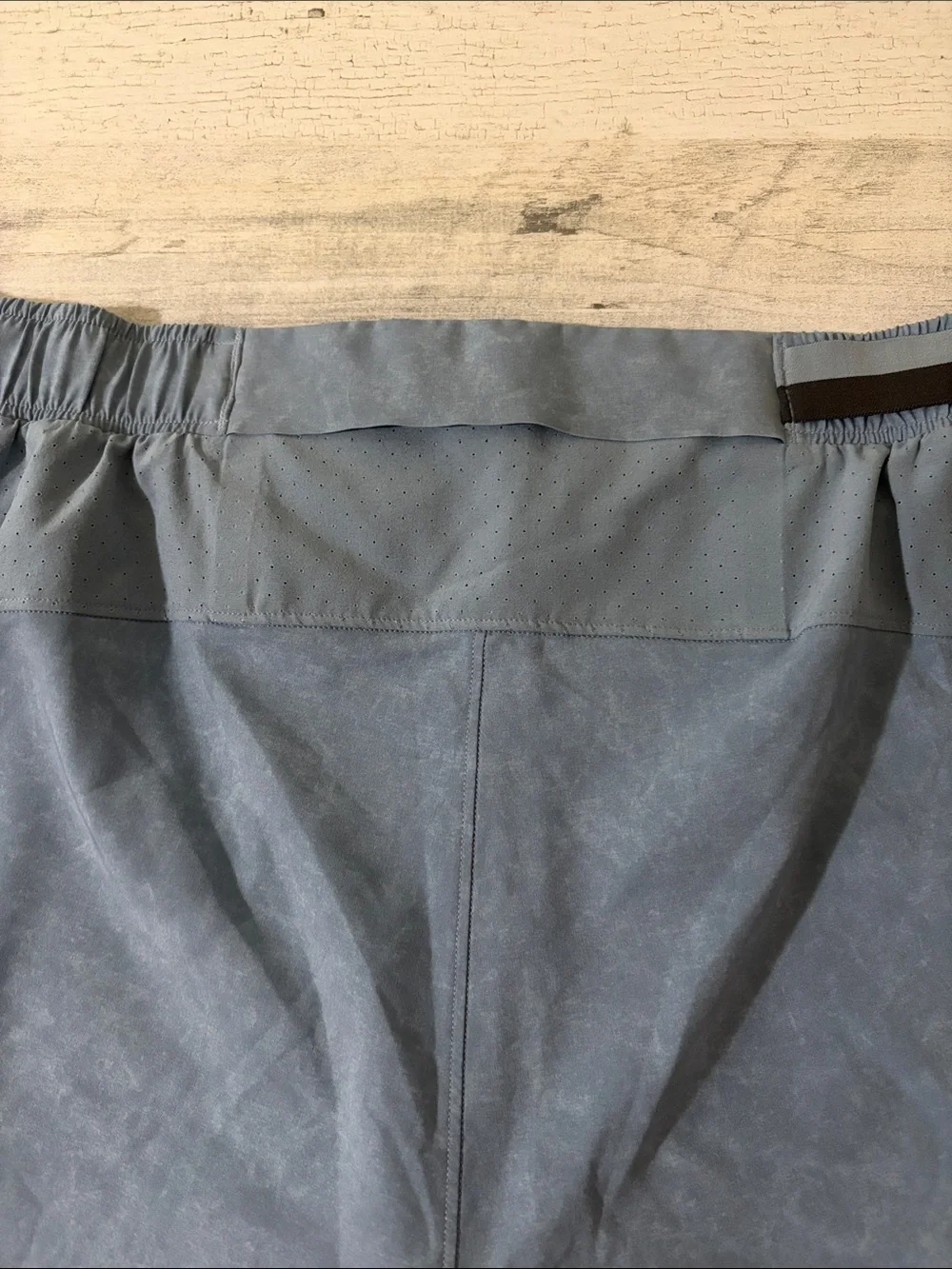 lululemon athletica Men's Slate Blue Athletic Shorts - Picture 4 of 10